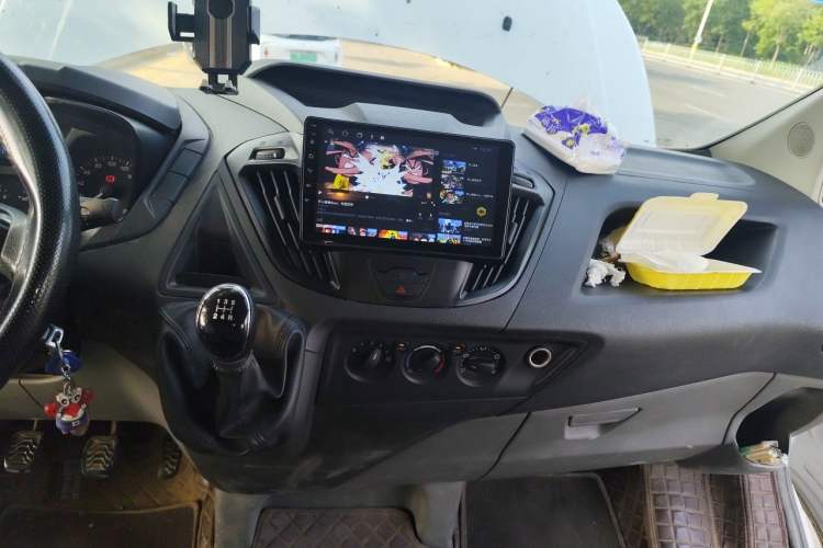 Used Ford Transit 2019 2.0T Diesel Multi-Purpose Commercial Vehicle Mid-Drive Mid-Roof 6-Seater China VI Standard Audio And AC Panel
