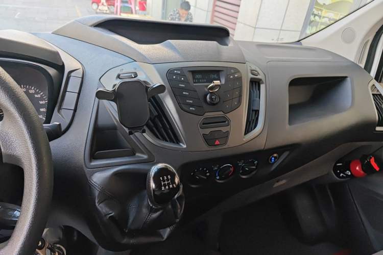 Used Ford Transit 2019 2.0T Gasoline Multi-Purpose Commercial Vehicle Short Wheelbase Low Roof 6-Seater China VI Standard Audio And AC Panel