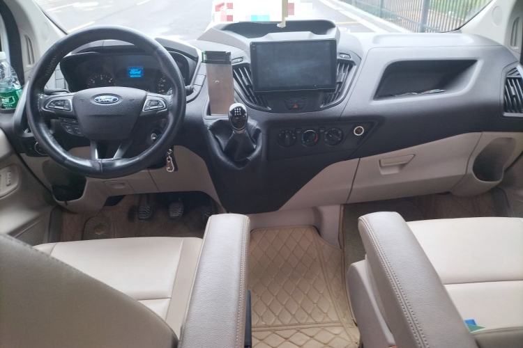 Used Ford Transit 2019 2.0T Diesel Commercial & Travel Short Wheelbase Low-Roof 7-Seater China VI Standard Center Console