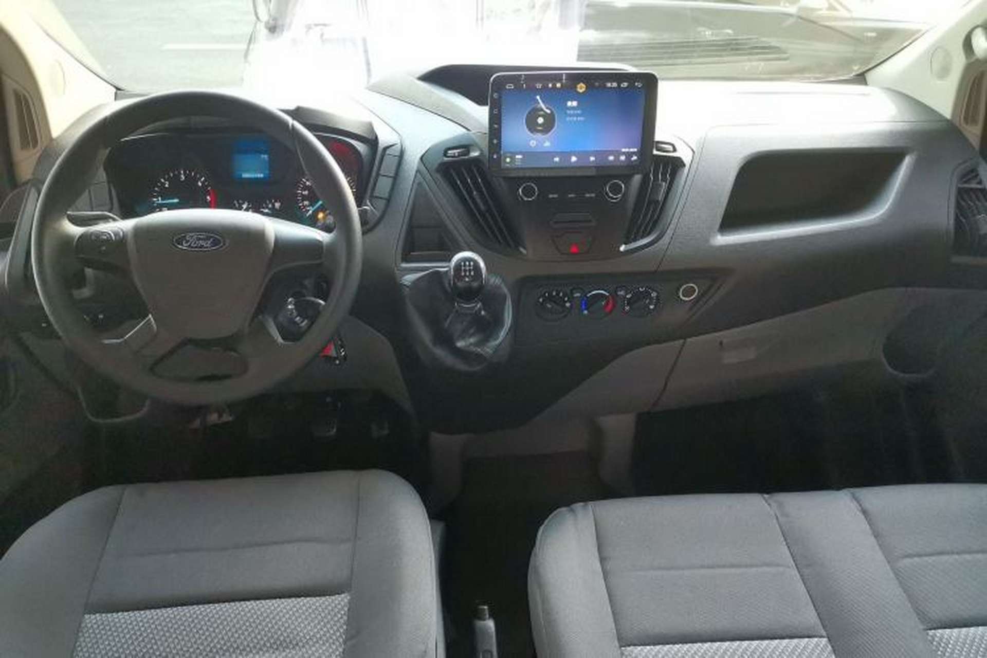 Used Ford Transit 2019 2.0T Diesel Multi-Purpose Commercial Vehicle Short Wheelbase Low Roof 6-Seater China VI Standard Center Console