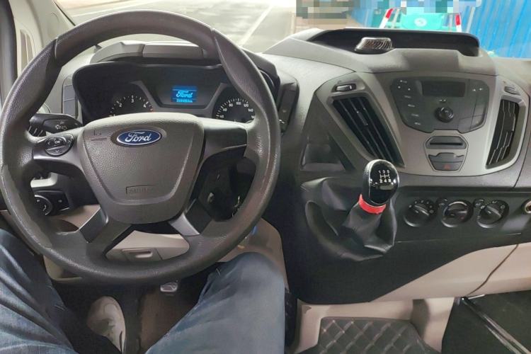 Used Ford Transit 2019 2.0T Diesel Commercial & Travel Short Wheelbase Low-Roof 9-Seater China VI Center Console