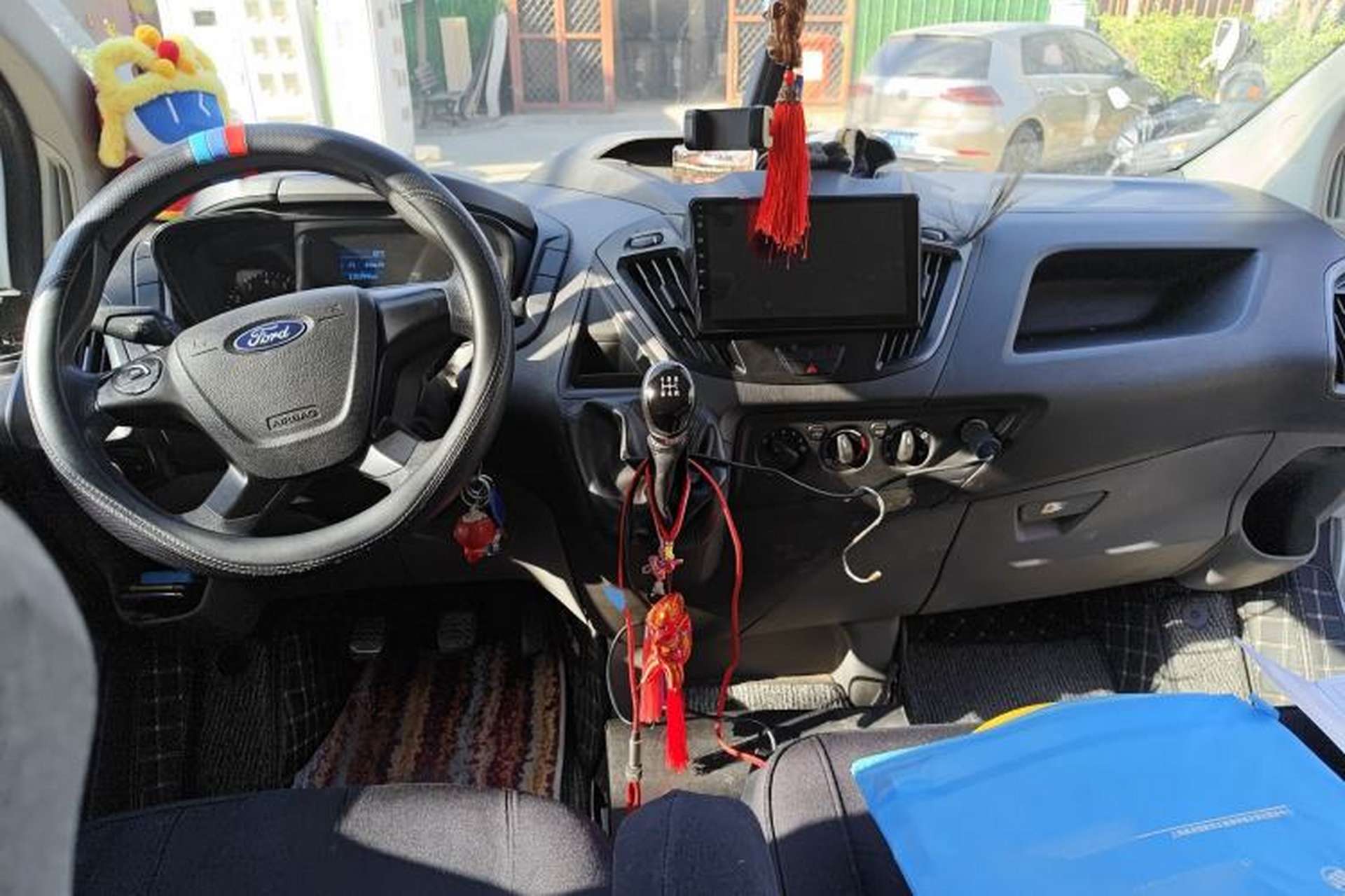 Used Ford Transit 2019 2.0T Gasoline Multi-Purpose Commercial Vehicle Mid-Drive Mid-Roof 6-Seater China VI Standard Center Console