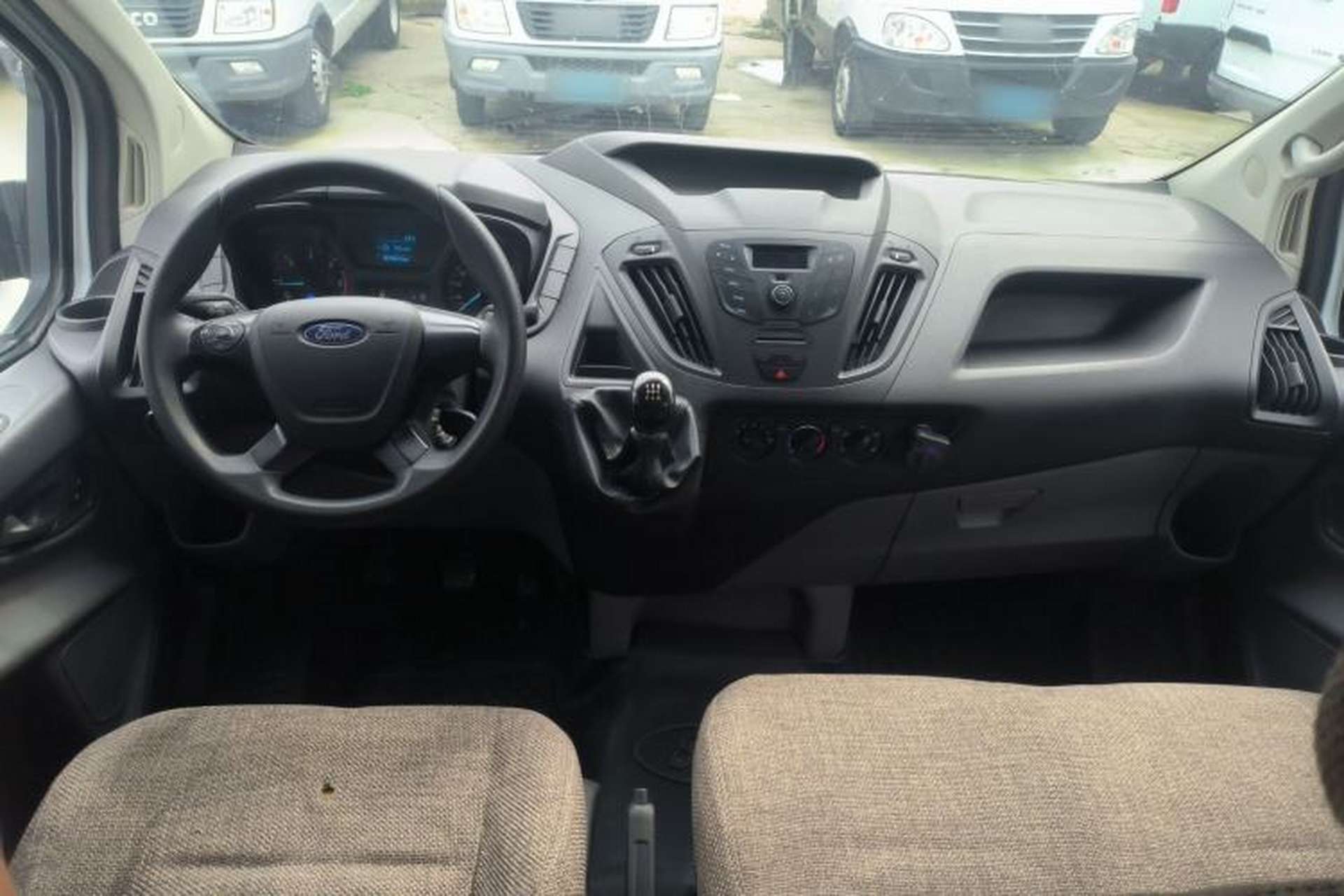Used Ford Transit 2019 2.0T Diesel Multi-Purpose Commercial Vehicle Short Wheelbase Low Roof 6-Seater China VI Standard Center Console