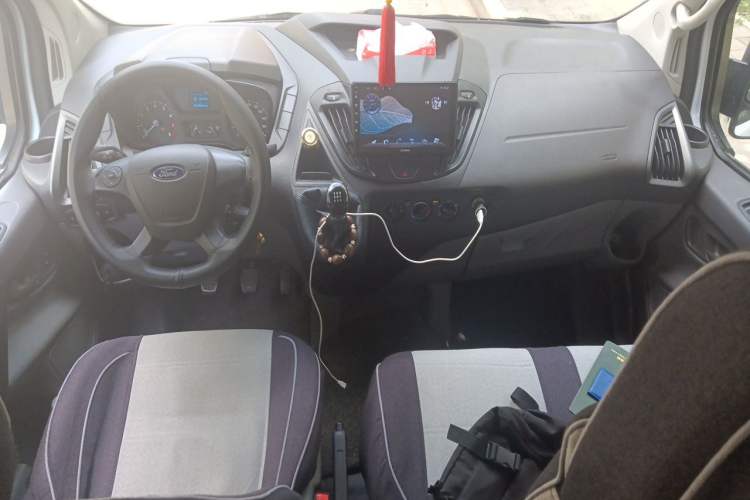Used Ford Transit 2019 2.0T Gasoline Multi-Purpose Commercial Vehicle Mid-Drive Mid-Roof 6-Seater China VI Standard Center Console