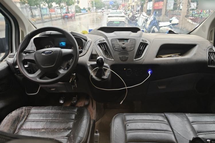 Used Ford Transit 2019 2.0T Diesel Multi-Purpose Commercial Vehicle Short Wheelbase Mid-Roof Design 6-Seater China VI Standard Center Console