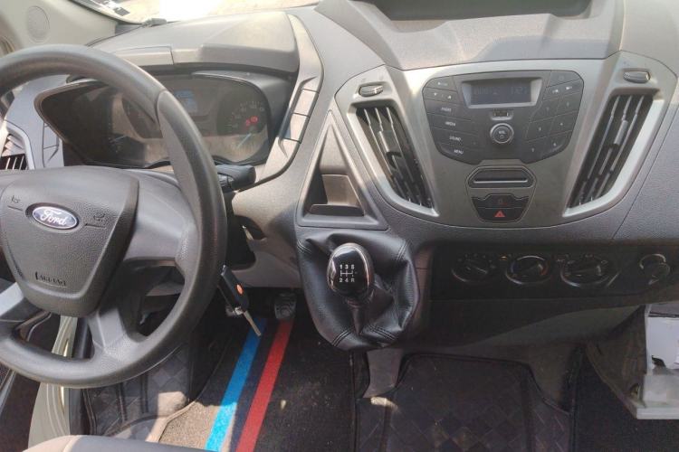 Used Ford Transit 2019 2.0T Gasoline Van Mid-axle Mid-roof 3-Seater China VI Standard Center Console