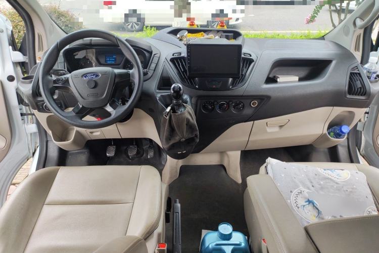 Used Ford Transit 2019 2.0T Diesel Commercial & Travel Short Wheelbase Low-Roof 7-Seater China VI Standard Center Console