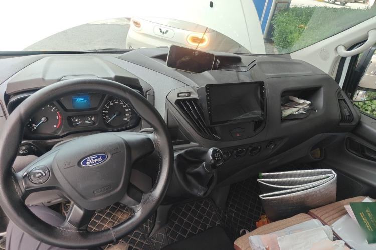 Used Ford Transit 2019 2.0T Diesel Multi-Purpose Commercial Vehicle Mid-Drive Mid-Roof 6-Seater China VI Standard Center Console