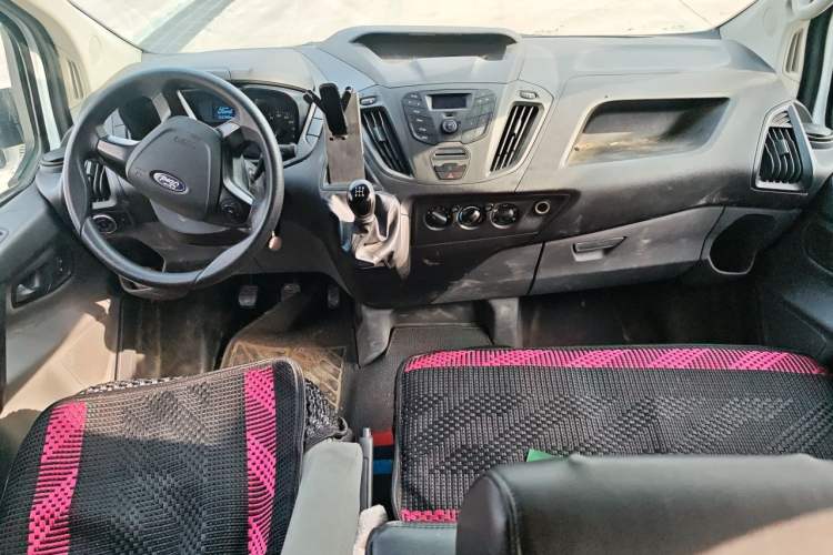 Used Ford Transit 2019 2.0T Diesel Van Short Wheelbase Mid-Roof 3-Seater China VI Standard Center Console