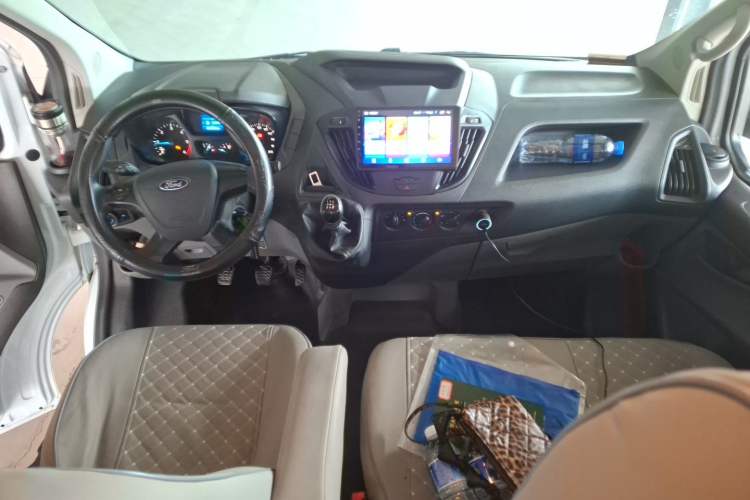 Used Ford Transit 2019 2.0T Diesel Multi-Purpose Commercial Vehicle Mid-Drive Mid-Roof 6-Seater China VI Standard Center Console