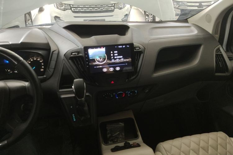 Used Ford Transit 2019 2.0T Gasoline Automatic Multi-Function Commercial Vehicle Short Wheelbase Low Roof 6-Seater China VI Standard Center Console