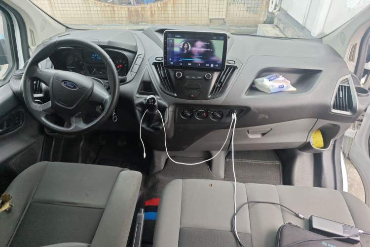 Used Ford Transit 2019 2.0T Diesel Multi-Purpose Commercial Vehicle Mid-Drive Mid-Roof 6-Seater China VI Standard Center Console