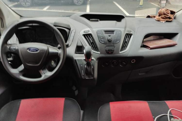 Used Ford Transit 2019 2.0T Gasoline Automatic Multi-Function Commercial Vehicle Short Wheelbase Low Roof 6-Seater China VI Standard Center Console