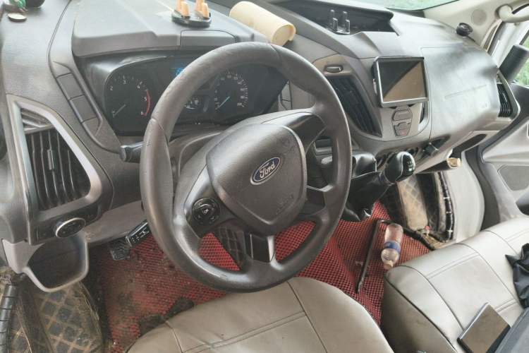 Used Ford Transit 2019 2.0T Diesel Multi-Purpose Commercial Vehicle Short Wheelbase Low Roof 6-Seater China VI Standard Center Console