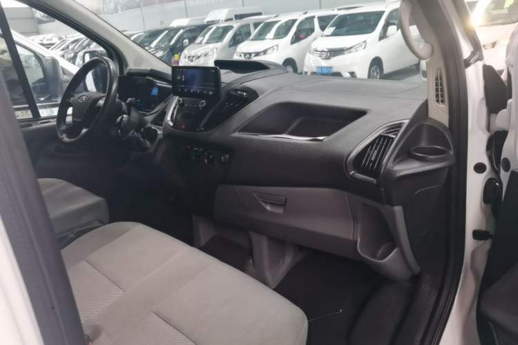 Used Ford Transit 2019 2.0T Diesel Van Short Wheelbase Mid-Roof 3-Seater China VI Standard Center Console