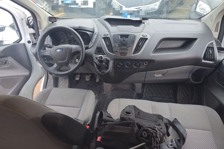 Used Ford Transit 2019 2.0T Diesel Multi-Purpose Commercial Vehicle Short Wheelbase Low Roof 6-Seater China VI Standard Center Console