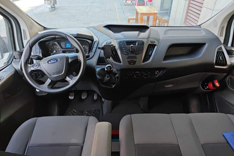 Used Ford Transit 2019 2.0T Gasoline Multi-Purpose Commercial Vehicle Short Wheelbase Low Roof 6-Seater China VI Standard Center Console