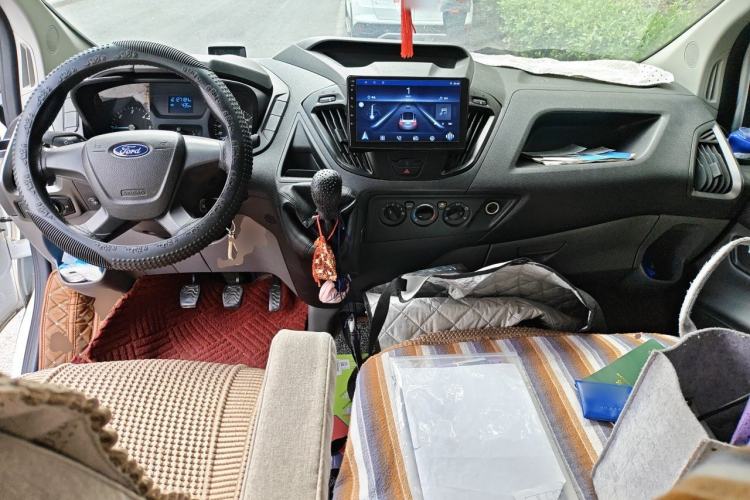 Used Ford Transit 2019 2.0T Diesel Multi-Purpose Commercial Vehicle Short Wheelbase Mid-Roof Design 6-Seater China VI Standard Center Console