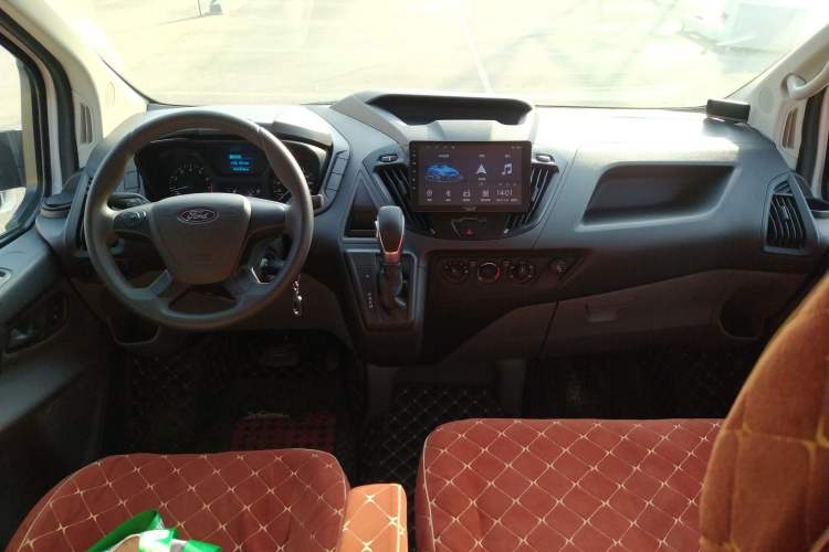 Used Ford Transit 2019 2.0T Gasoline Automatic Multi-Function Commercial Vehicle Short Wheelbase Low Roof 6-Seater China VI Standard Center Console