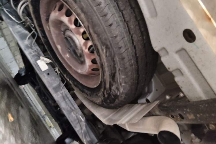Used Ford Transit 2019 2.0T Diesel Multi-Purpose Commercial Vehicle Mid-Drive Mid-Roof 6-Seater China VI Standard Chassis Front Left