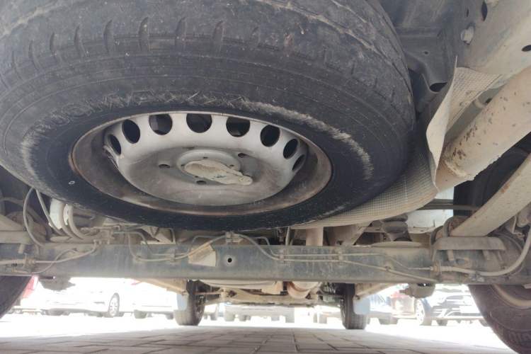Used Ford Transit 2019 2.0T Gasoline Van Mid-axle Mid-roof 3-Seater China VI Standard Chassis Rear