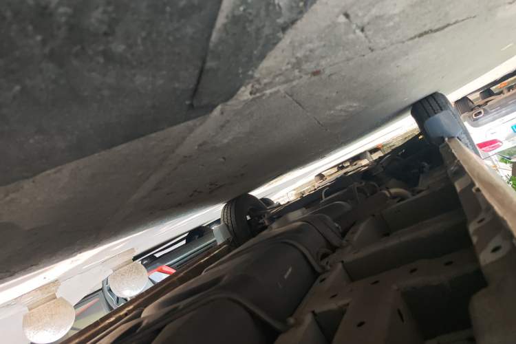Used Ford Transit 2019 2.0T Diesel Multi-Purpose Commercial Vehicle Mid-Drive Mid-Roof 6-Seater China VI Standard Chassis Rear Left