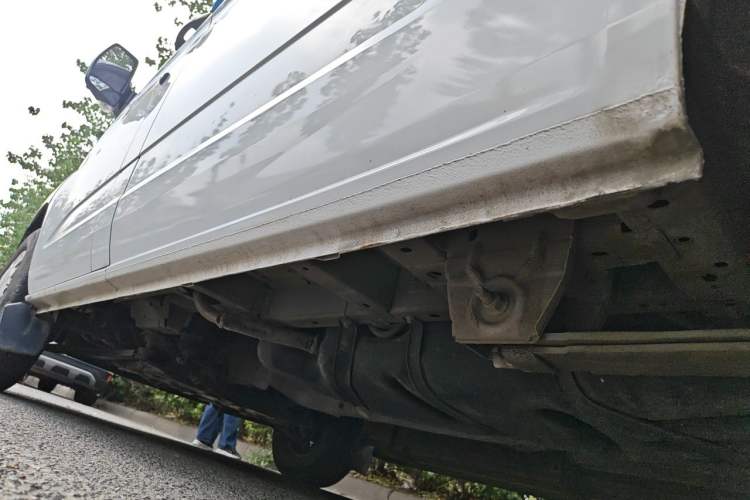 Used Ford Transit 2019 2.0T Diesel Multi-Purpose Commercial Vehicle Short Wheelbase Mid-Roof Design 6-Seater China VI Standard Chassis Rear Left