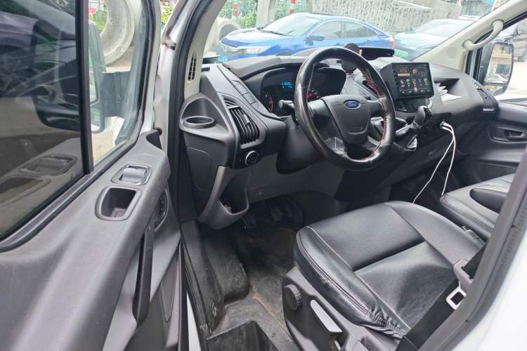 Used Ford Transit 2019 2.0T Diesel Van Mid-Chassis Mid-Roof 3-Seater China VI Standard Driver Seat