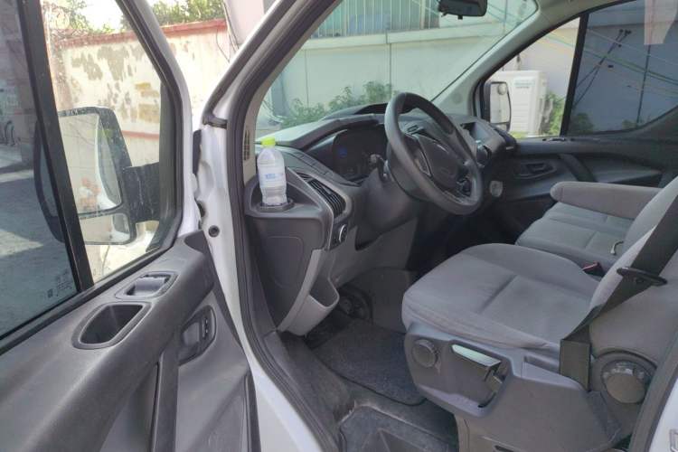 Used Ford Transit 2019 2.0T Diesel Multi-Purpose Commercial Vehicle Short Wheelbase Low Roof 6-Seater China VI Standard Driver Seat