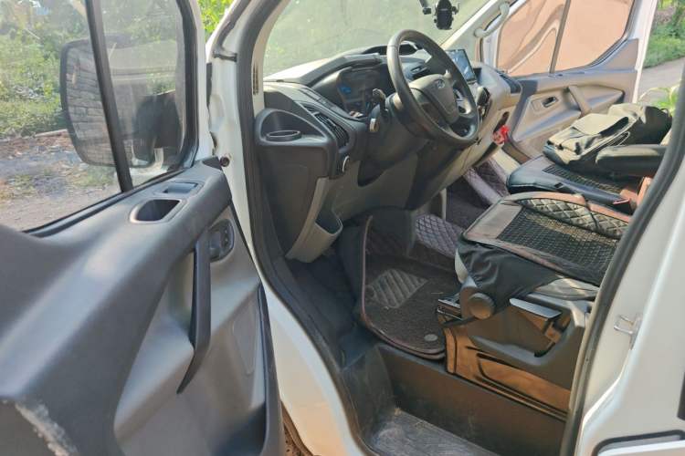 Used Ford Transit 2019 2.0T Diesel Multi-Purpose Commercial Vehicle Mid-Drive Mid-Roof 6-Seater China VI Standard Driver Seat