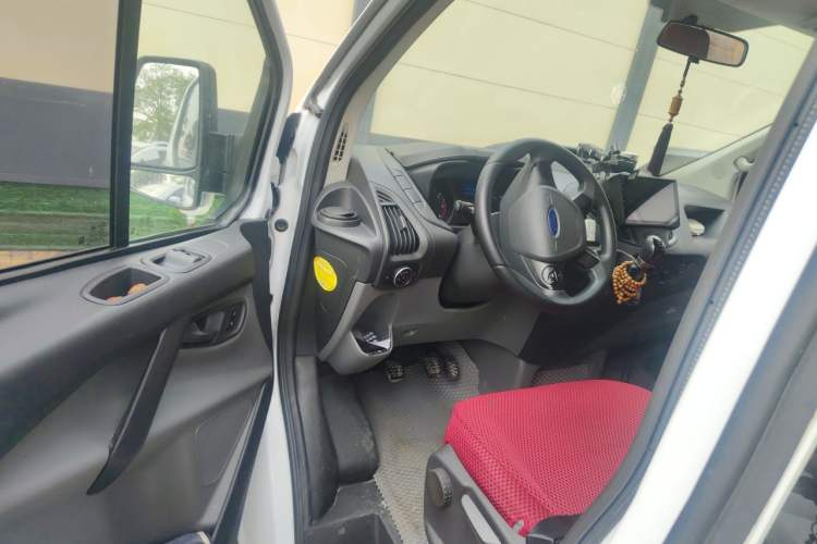 Used Ford Transit 2019 2.0T Diesel Multi-Purpose Commercial Vehicle Mid-Drive Mid-Roof 6-Seater China VI Standard Driver Seat