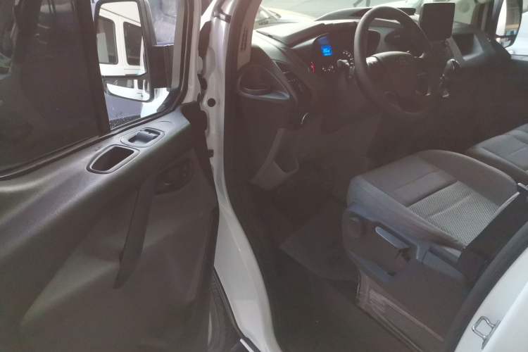 Used Ford Transit 2019 2.0T Diesel Multi-Purpose Commercial Vehicle Short Wheelbase Low Roof 6-Seater China VI Standard Driver Seat