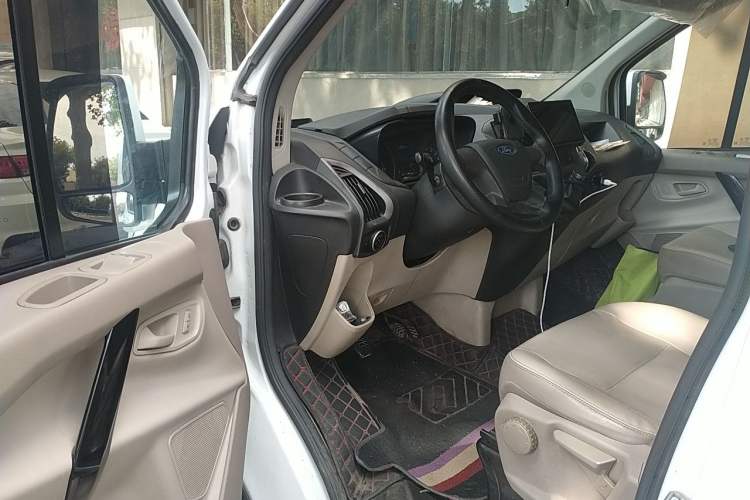Used Ford Transit 2019 2.0T Diesel Commercial & Travel Short Wheelbase Low-Roof 7-Seater China VI Standard Driver Seat