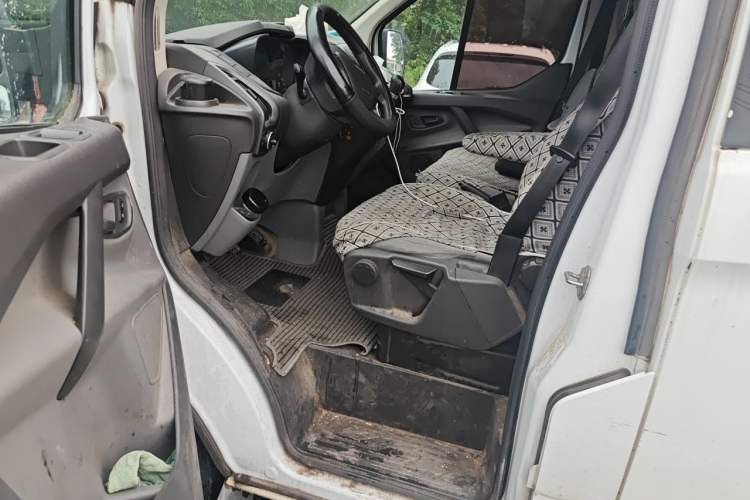 Used Ford Transit 2019 2.0T Diesel Multi-Purpose Commercial Vehicle Short Wheelbase Low Roof 6-Seater China VI Standard Driver Seat