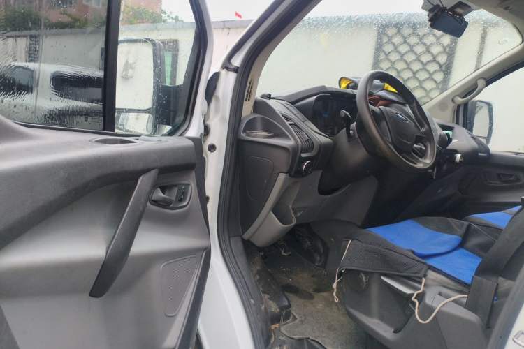Used Ford Transit 2019 2.0T Diesel Multi-Purpose Commercial Vehicle Short Wheelbase Low Roof 6-Seater China VI Standard Driver Seat