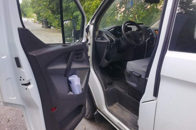 Used Ford Transit 2019 2.0T Diesel Multi-Purpose Commercial Vehicle Mid-Drive Mid-Roof 6-Seater China VI Standard Driver Seat