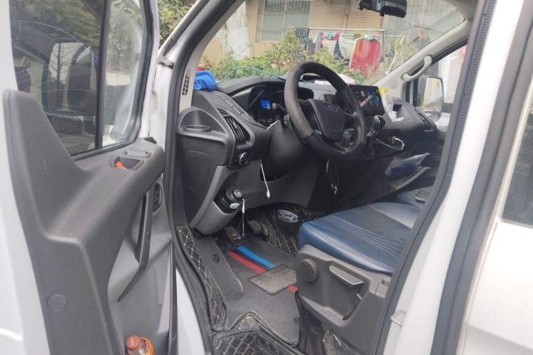 Used Ford Transit 2019 2.0T Diesel Business & Travel Mid-Drive Mid-Roof 7-Seater China VI Standard Driver Seat