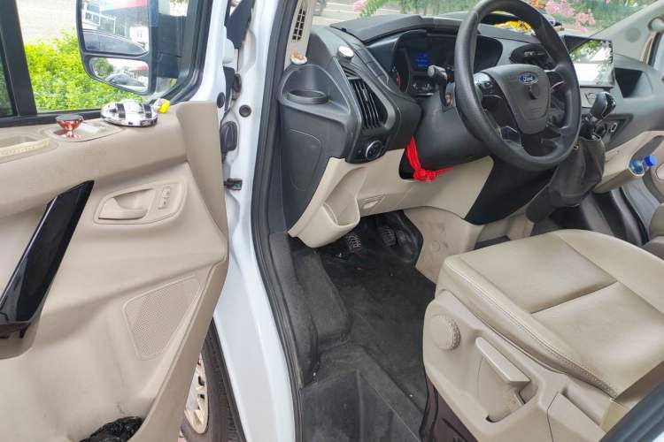 Used Ford Transit 2019 2.0T Diesel Commercial & Travel Short Wheelbase Low-Roof 7-Seater China VI Standard Driver Seat