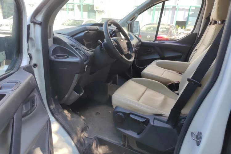 Used Ford Transit 2019 2.0T Gasoline Automatic Multi-Function Commercial Vehicle Short Wheelbase Low Roof 6-Seater China VI Standard Driver Seat