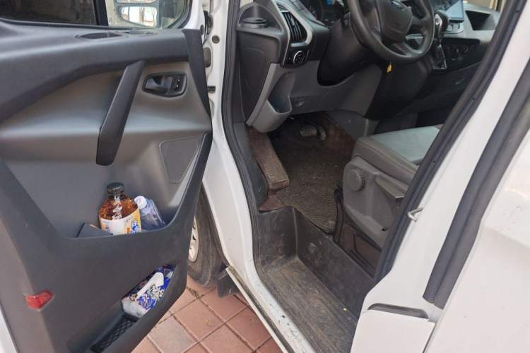Used Ford Transit 2019 2.0T Diesel Business & Travel Mid-Drive Mid-Roof 8-Seater China VI Standard Driver Seat