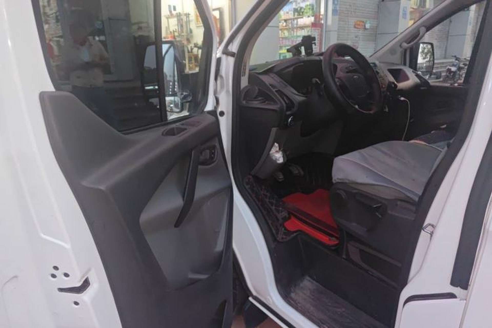 Used Ford Transit 2019 2.0T Diesel Multi-Purpose Commercial Vehicle Short Wheelbase Mid-Roof Design 6-Seater China VI Standard Driver Seat