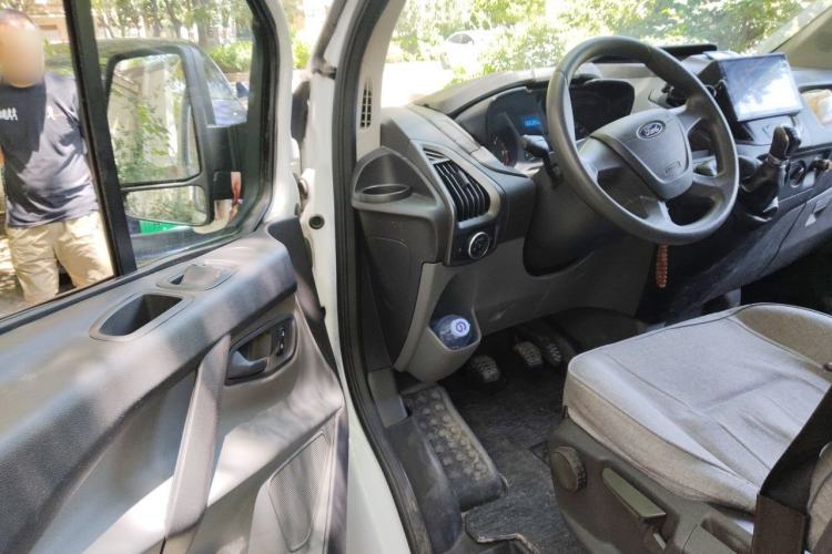 Used Ford Transit 2019 2.0T Diesel Multi-Purpose Commercial Vehicle Short Wheelbase Low Roof 6-Seater China VI Standard Driver Seat