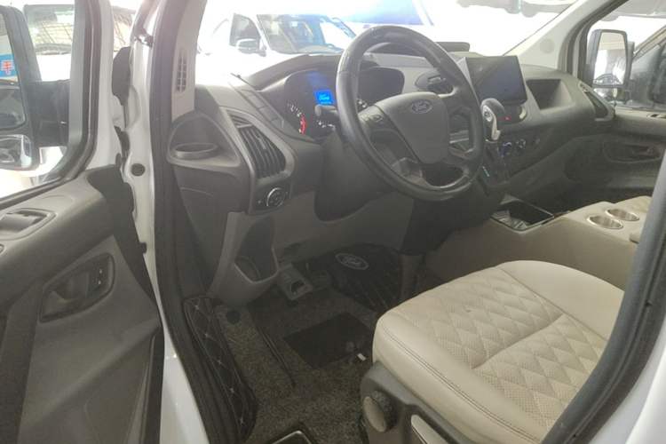 Used Ford Transit 2019 2.0T Gasoline Automatic Multi-Function Commercial Vehicle Short Wheelbase Low Roof 6-Seater China VI Standard Driver Seat