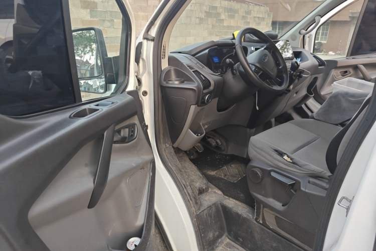 Used Ford Transit 2019 2.0T Diesel Multi-Purpose Commercial Vehicle Short Wheelbase Low Roof 6-Seater China VI Standard Driver Seat