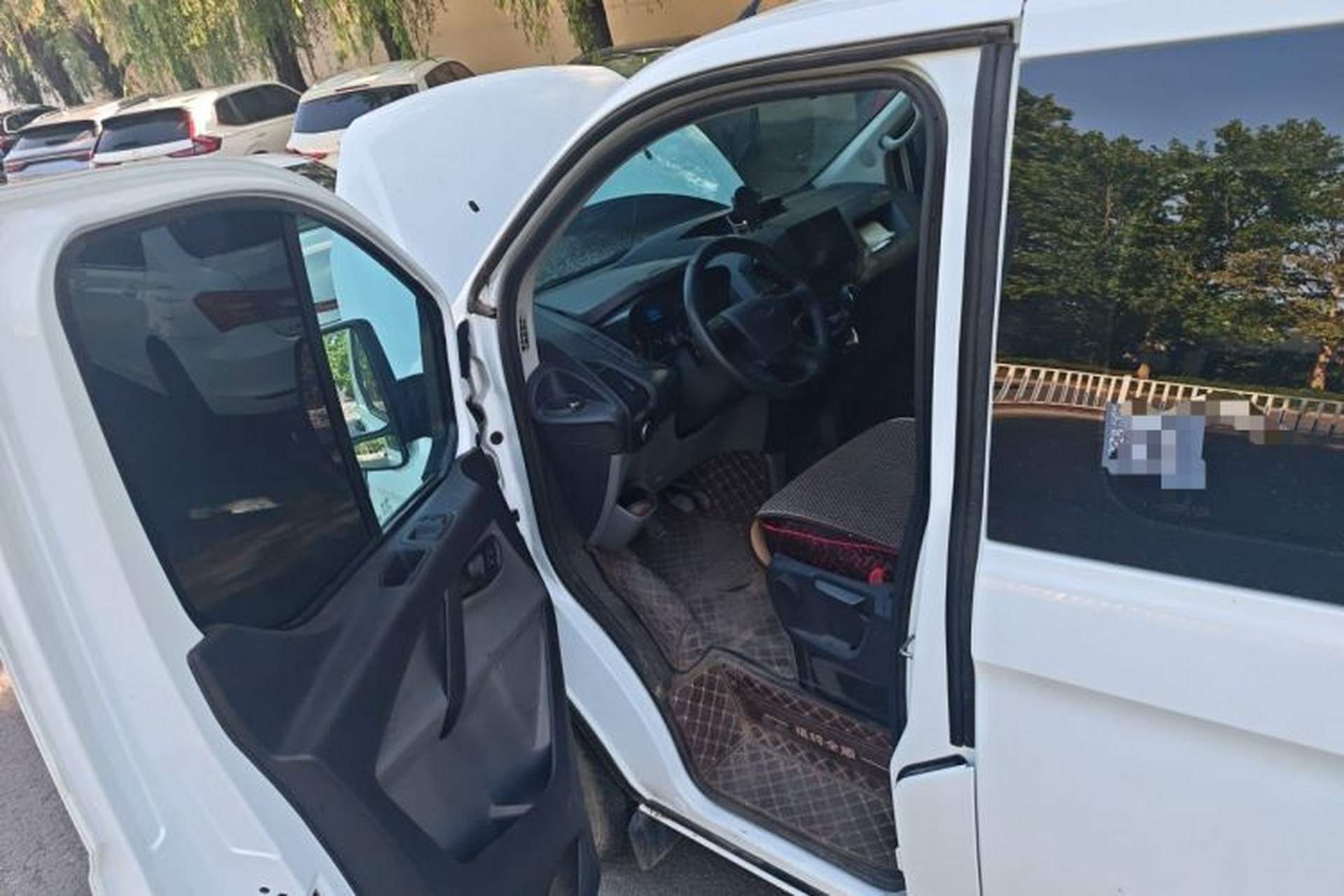Used Ford Transit 2019 2.0T Diesel Multi-Purpose Commercial Vehicle Short Wheelbase Low Roof 6-Seater China VI Standard Driver Seat