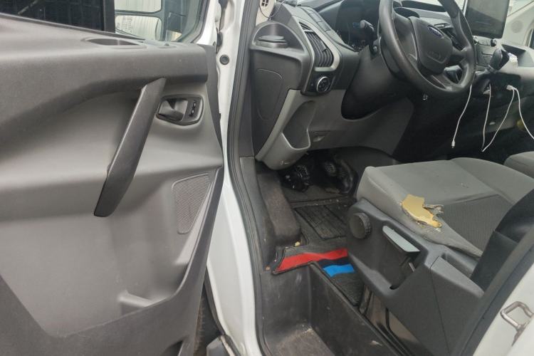 Used Ford Transit 2019 2.0T Diesel Multi-Purpose Commercial Vehicle Mid-Drive Mid-Roof 6-Seater China VI Standard Driver Seat