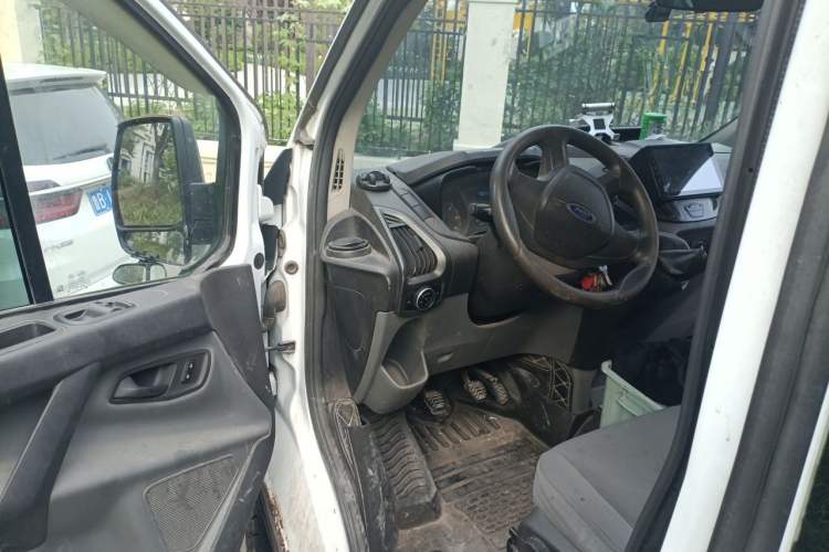Used Ford Transit 2019 2.0T Diesel Multi-Purpose Commercial Vehicle Short Wheelbase Low Roof 6-Seater China VI Standard Driver Seat