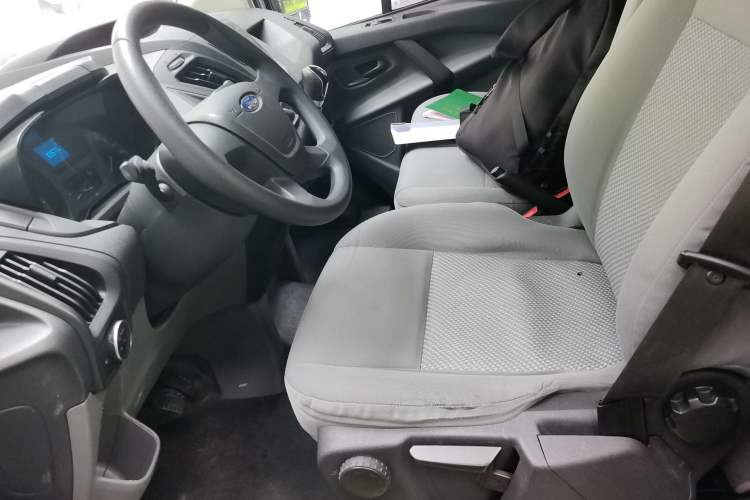 Used Ford Transit 2019 2.0T Diesel Multi-Purpose Commercial Vehicle Short Wheelbase Low Roof 6-Seater China VI Standard Driver Seat