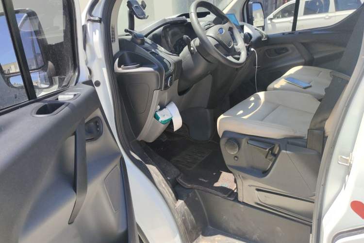 Used Ford Transit 2019 2.0T Diesel Multi-Purpose Commercial Vehicle Short Wheelbase Mid-Roof Design 6-Seater China VI Standard Driver Seat