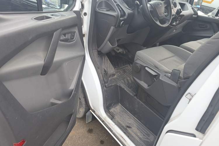 Used Ford Transit 2019 2.0T Diesel Multi-Purpose Commercial Vehicle Short Wheelbase Low Roof 6-Seater China VI Standard Driver Seat
